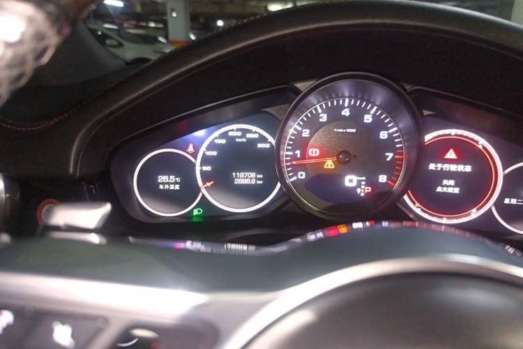 Used Porsche Cayenne 2020 Cayenne S 2.9T Odometer Close Up