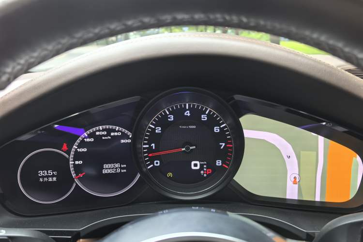 Used Porsche Cayenne 2020 Cayenne S 2.9T Odometer Close Up