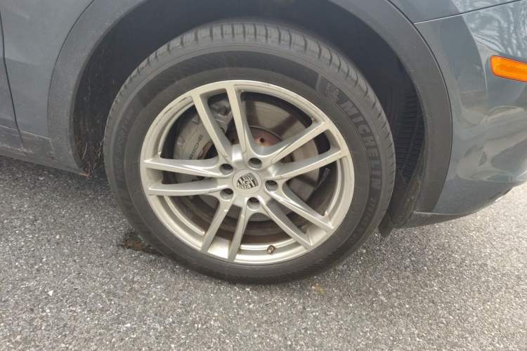 Used Porsche Cayenne  Right Front Wheel Hub
