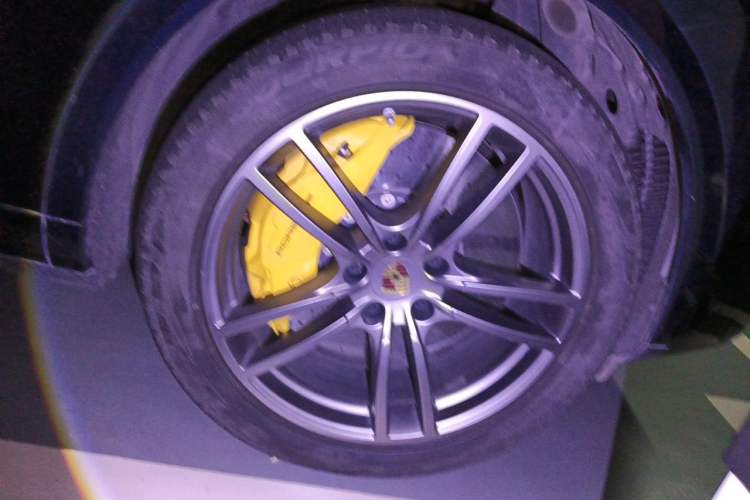 Used Porsche Cayenne 2020 Cayenne S 2.9T Right Front Wheel Hub