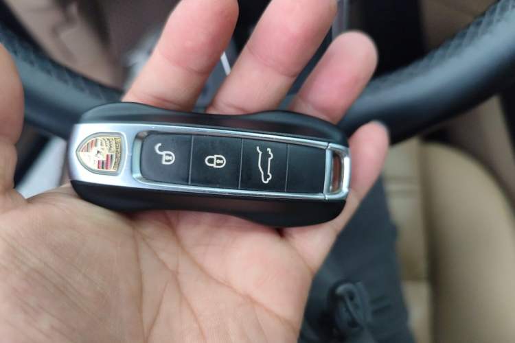 Used Porsche Cayenne  Vehicle Key
