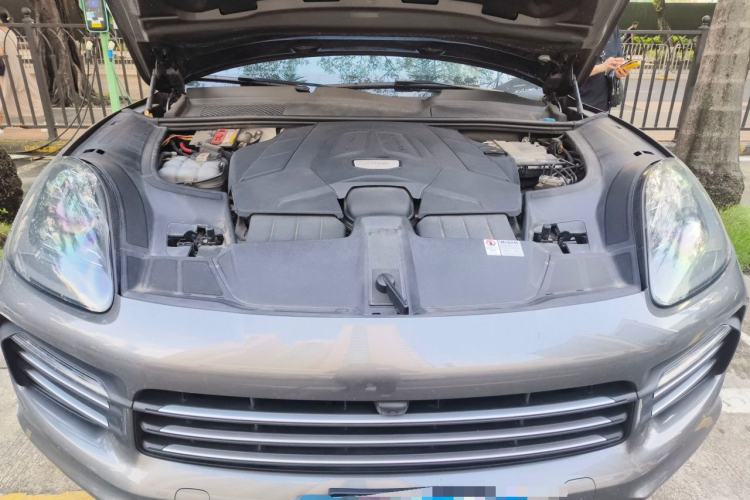 Used Porsche Cayenne 2020 2.9T S U.S. specification Engine Bay