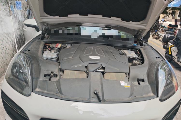 Used Porsche Cayenne 2020 Cayenne S 2.9T Engine Bay
