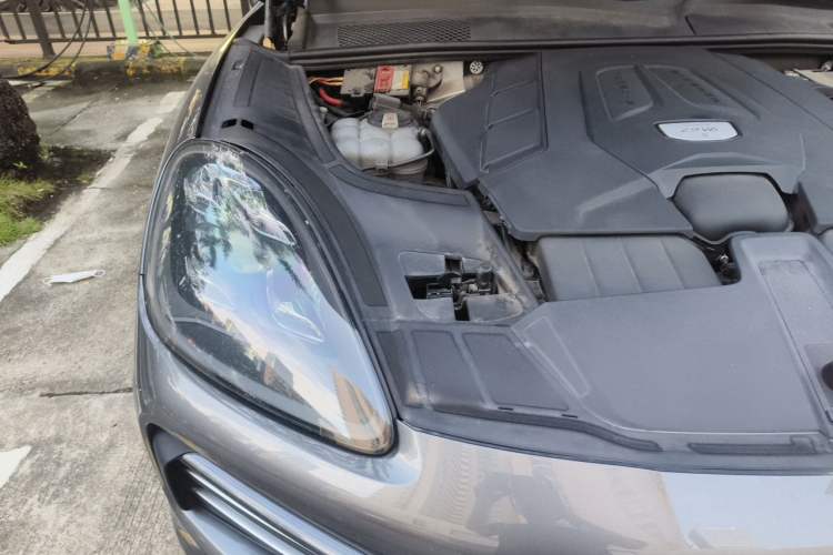 Used Porsche Cayenne 2020 2.9T S U.S. specification Engine Bay Right