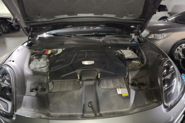 Used Porsche Cayenne 2020 Cayenne S Coupé 2.9T Engine Bay
