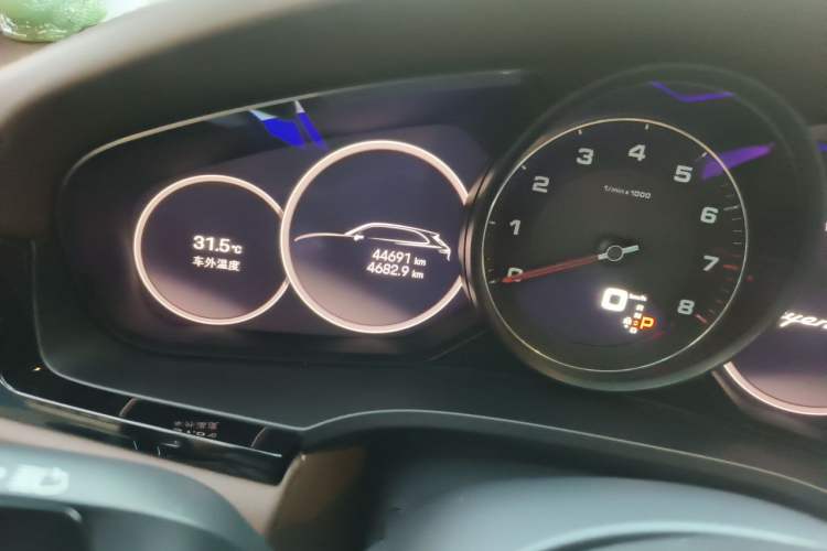 Used Porsche Cayenne 2020 2.9T S U.S. specification Odometer Close Up
