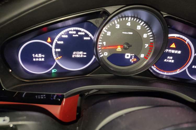 Used Porsche Cayenne 2020 Cayenne S Coupé 2.9T Odometer Close Up