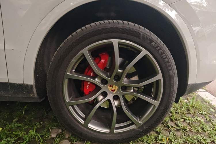 Used Porsche Cayenne 2020 Cayenne S 2.9T Right Front Wheel Hub