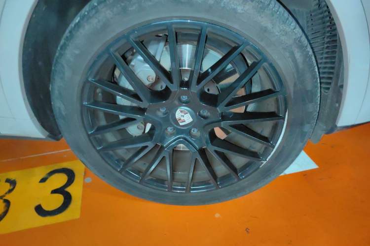 Used Porsche Cayenne 2020 Cayenne S 2.9T Right Front Wheel Hub