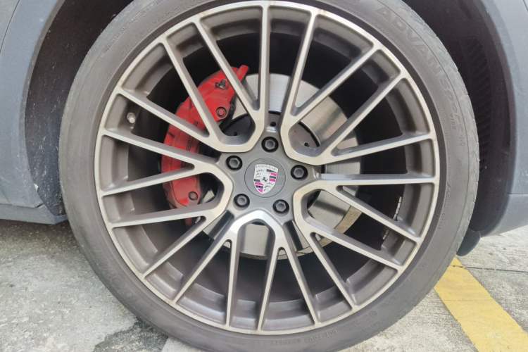 Used Porsche Cayenne 2020 2.9T S U.S. specification Right Front Wheel Hub