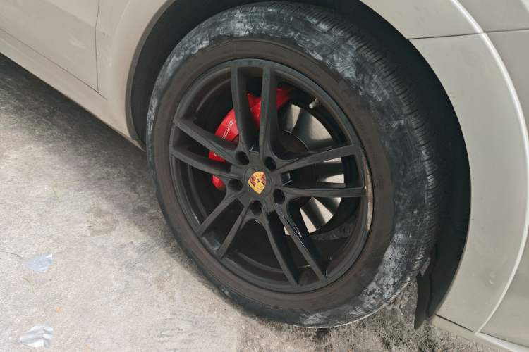 Used Porsche Cayenne 2020 Cayenne S 2.9T Right Front Wheel Hub