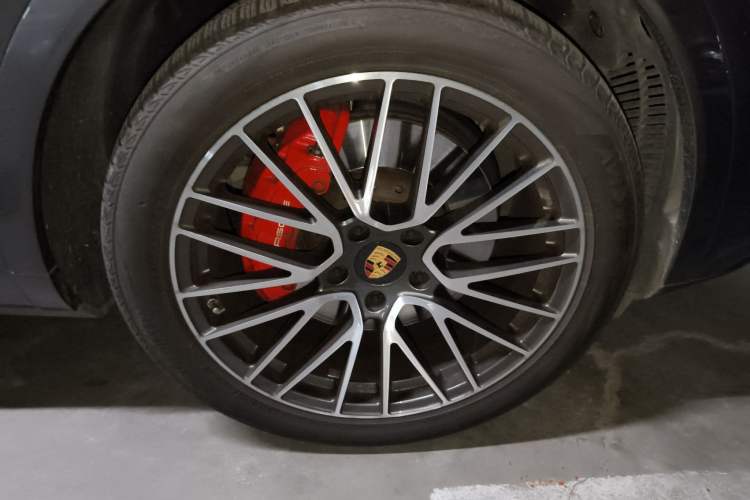 Used Porsche Cayenne 2020 Cayenne S Coupé 2.9T Right Front Wheel Hub
