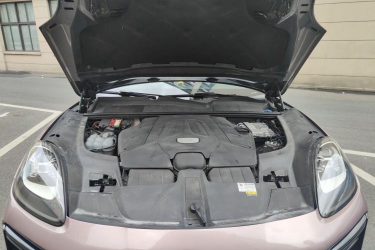 Used Porsche Cayenne 2020 Cayenne S 2.9T Engine Bay