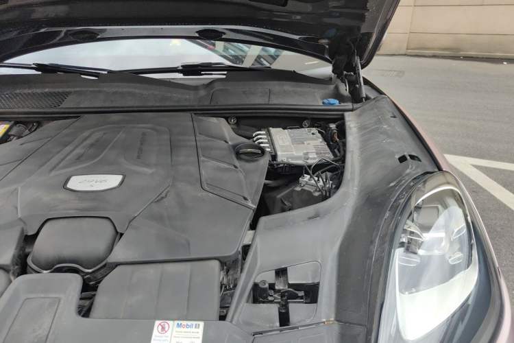 Used Porsche Cayenne 2020 Cayenne S 2.9T Engine Bay Left