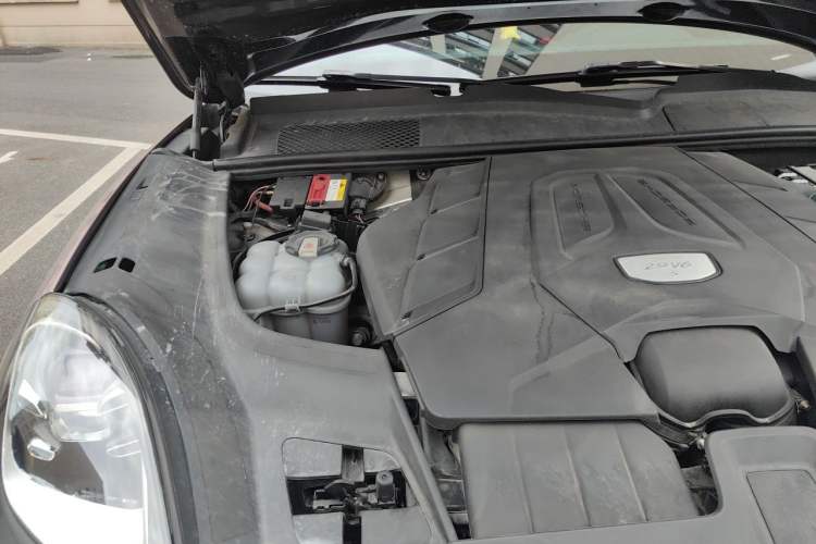 Used Porsche Cayenne 2020 Cayenne S 2.9T Engine Bay Right