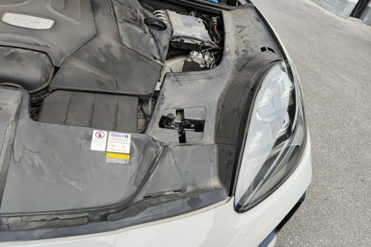Used Porsche Cayenne 2020 Cayenne S 2.9T Engine Bay Left