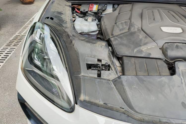 Used Porsche Cayenne 2020 Cayenne S 2.9T Engine Bay Right