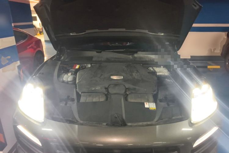 Used Porsche Cayenne 2020 Cayenne S 2.9T Engine Bay