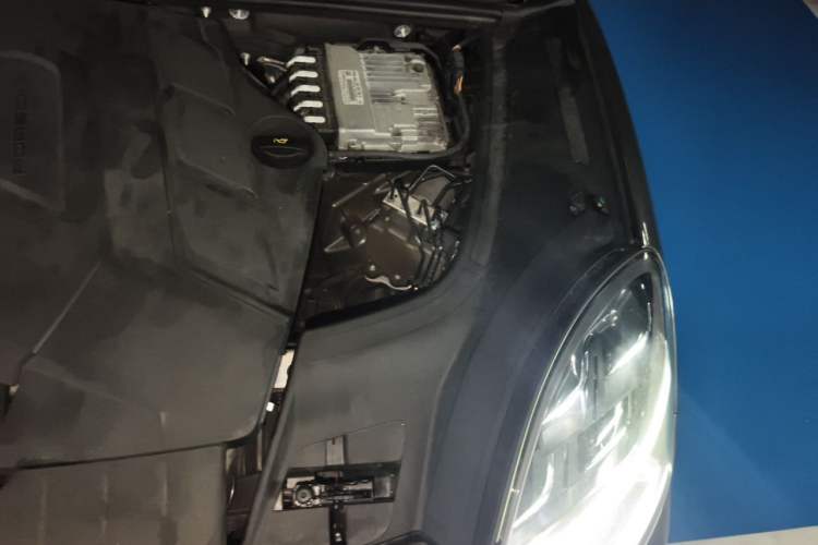Used Porsche Cayenne 2020 Cayenne S 2.9T Engine Bay Left