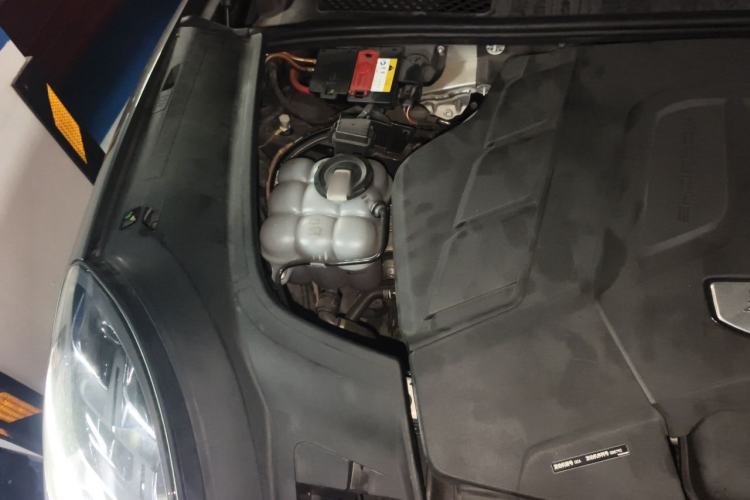 Used Porsche Cayenne 2020 Cayenne S 2.9T Engine Bay Right