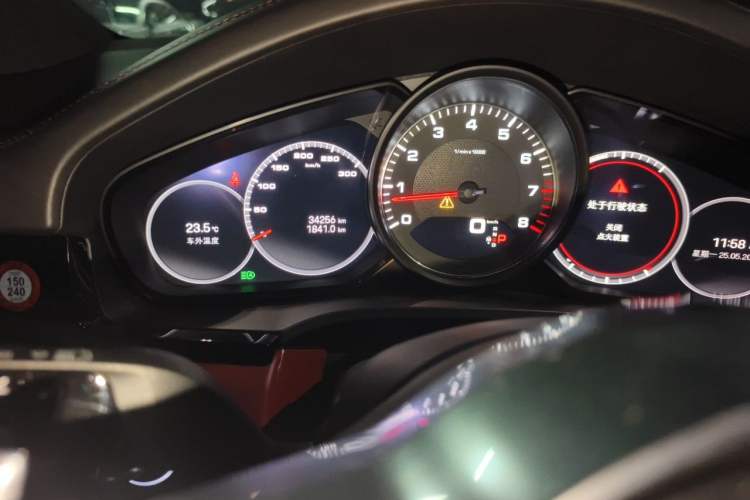 Used Porsche Cayenne 2020 Cayenne S 2.9T Odometer Close Up