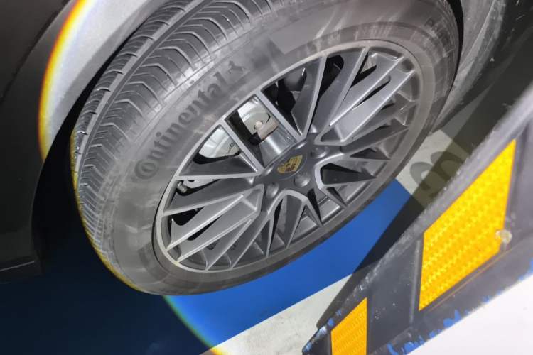 Used Porsche Cayenne 2020 Cayenne S 2.9T Right Front Wheel Hub