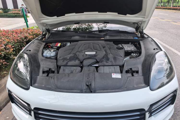 Used Porsche Cayenne 2020 3.0T Standard Version US Specification Engine Bay