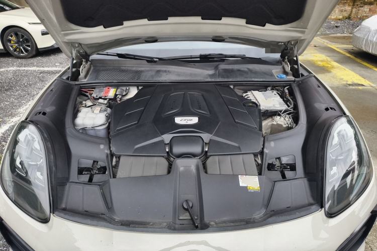 Used Porsche Cayenne 2020 Cayenne S 2.9T Engine Bay