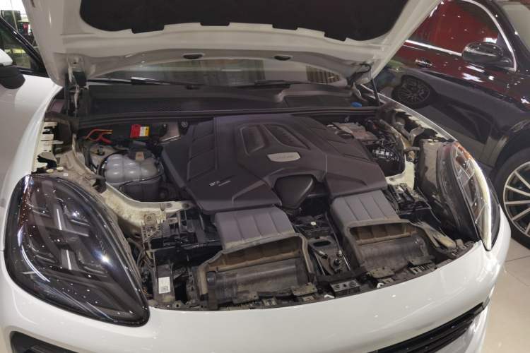 Used Porsche Cayenne 2020 3.0T Standard Version US Specification Engine Bay