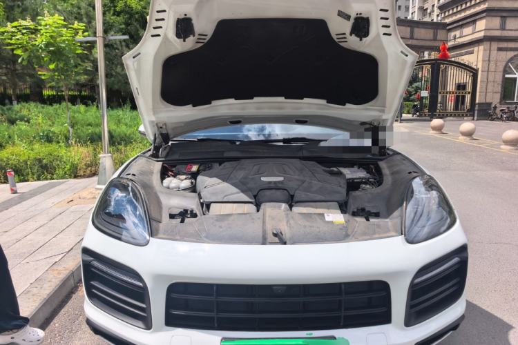 Used Porsche Cayenne 2020 Cayenne S Coupé 2.9T Engine Bay