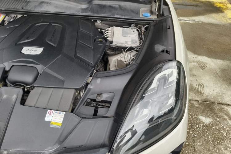 Used Porsche Cayenne 2020 Cayenne S 2.9T Engine Bay Left