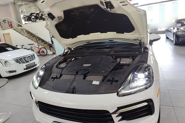 Used Porsche Cayenne 2020 3.0T Standard Version US Specification Engine Bay
