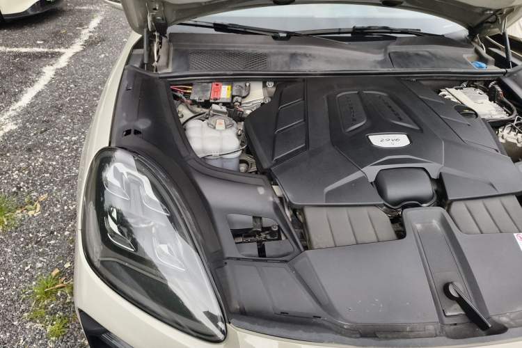 Used Porsche Cayenne 2020 Cayenne S 2.9T Engine Bay Right