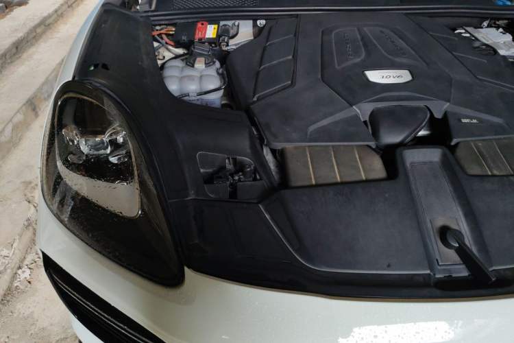 Used Porsche Cayenne 2020 3.0T Standard Version US Specification Engine Bay Right