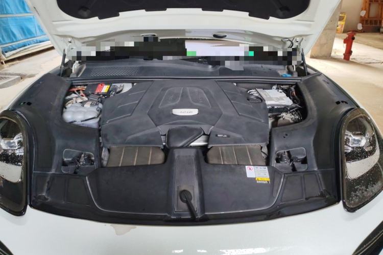 Used Porsche Cayenne 2020 3.0T Standard Version US Specification Engine Bay