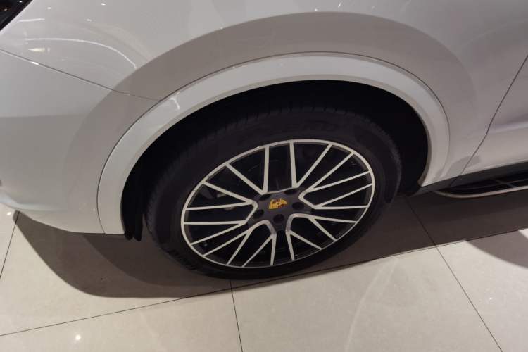 Used Porsche Cayenne 2020 3.0T Standard Version US Specification Left Front Wheel Hub