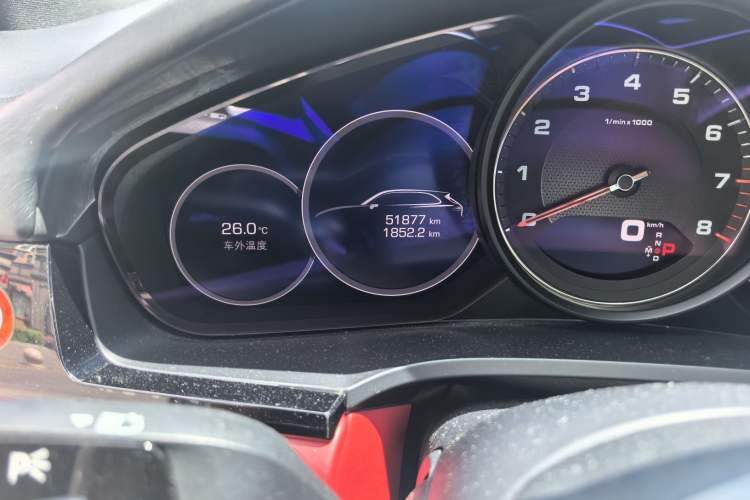 Used Porsche Cayenne 2020 Cayenne S Coupé 2.9T Odometer Close Up