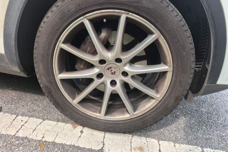 Used Porsche Cayenne 2020 3.0T Standard Version US Specification Right Front Wheel Hub