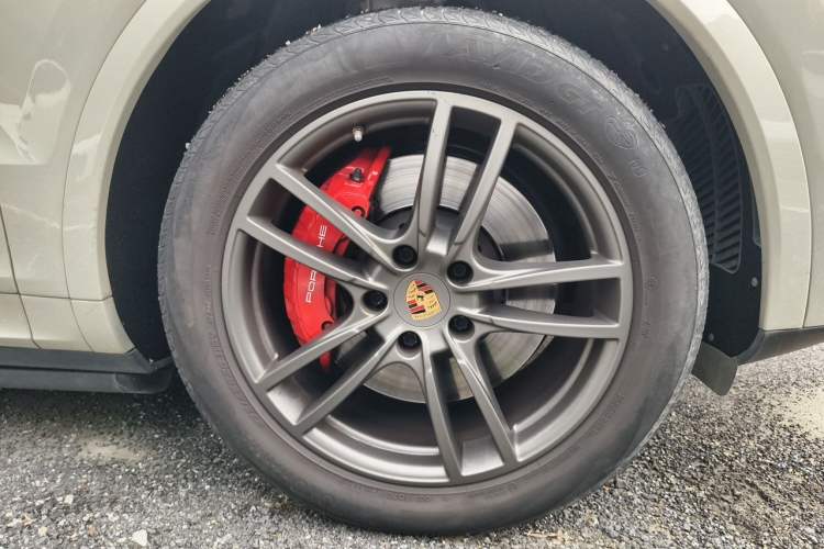 Used Porsche Cayenne 2020 Cayenne S 2.9T Right Front Wheel Hub