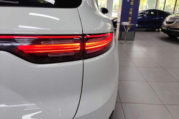 Used Porsche Cayenne 2020 3.0T Standard Version US Specification Right Rear Taillight