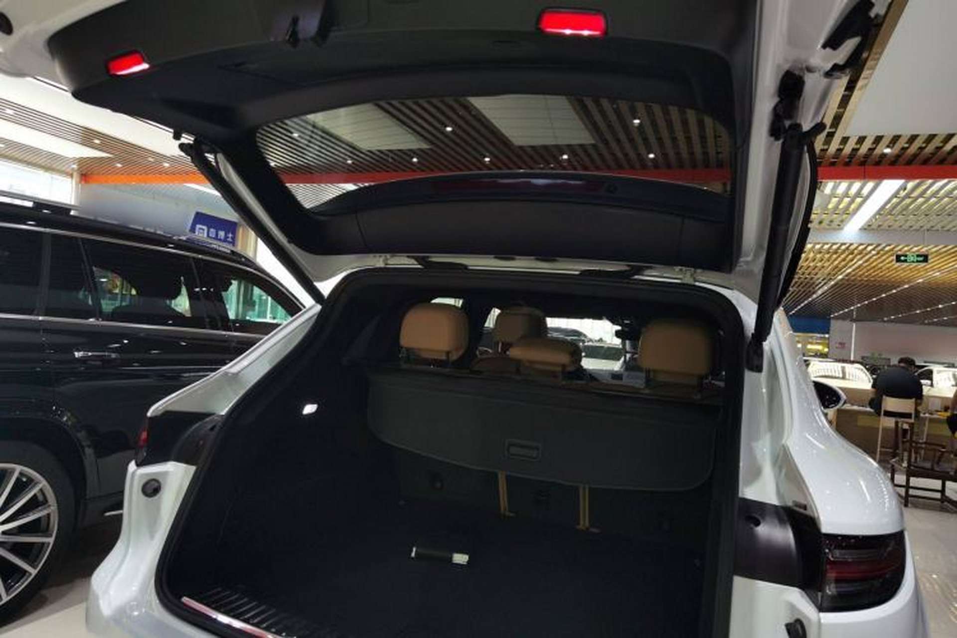 Used Porsche Cayenne 2020 3.0T Standard Version US Specification Trunk