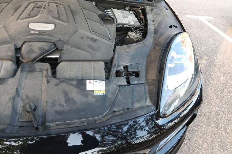 Used Porsche Cayenne  Engine Bay Left