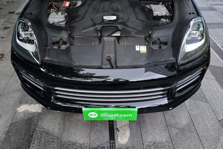 Used Porsche Cayenne 2021 3.0T U.S. specification Engine Bay