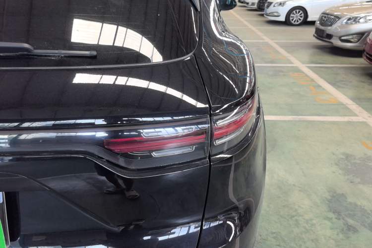 Used Porsche Cayenne 2021 3.0T U.S. specification Exterior 6