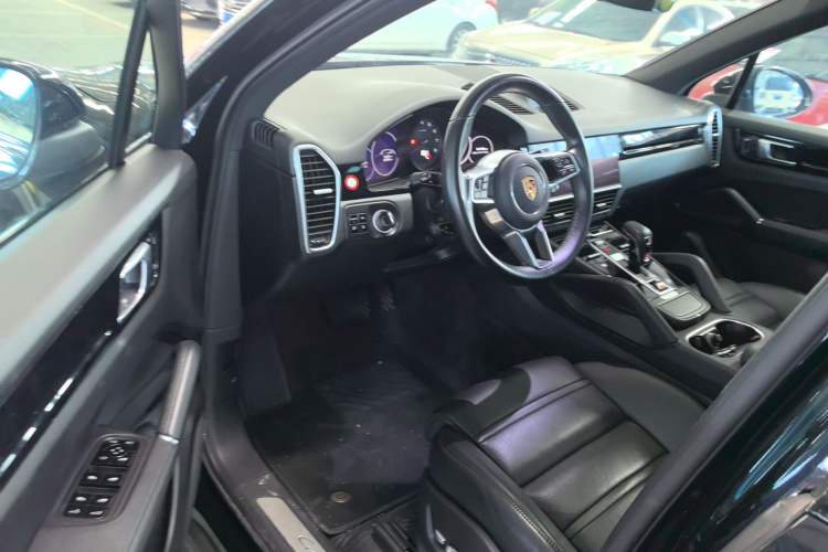 Used Porsche Cayenne 2021 3.0T U.S. specification Interior 3