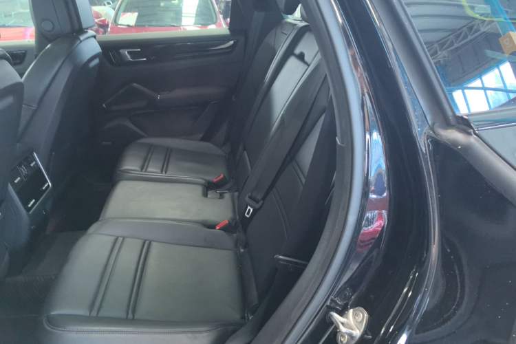 Used Porsche Cayenne 2021 3.0T U.S. specification Interior 4