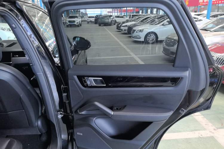 Used Porsche Cayenne 2021 3.0T U.S. specification Interior 6