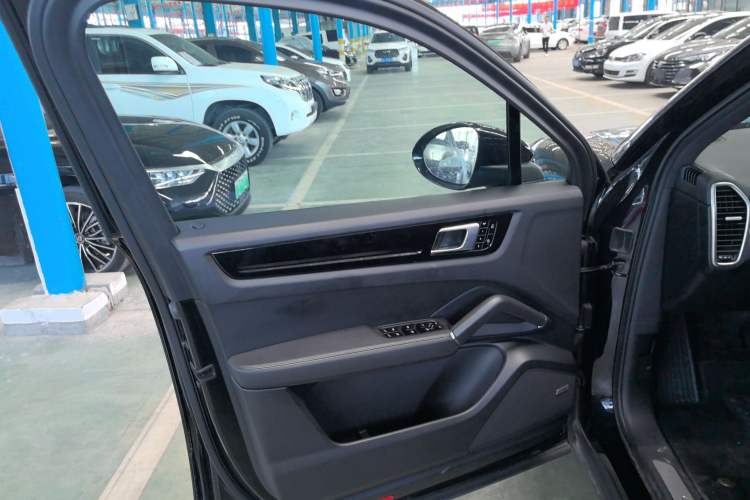 Used Porsche Cayenne 2021 3.0T U.S. specification Interior 7