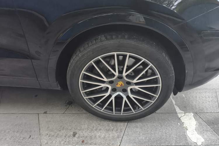 Used Porsche Cayenne 2021 3.0T U.S. specification Right Front Wheel Hub