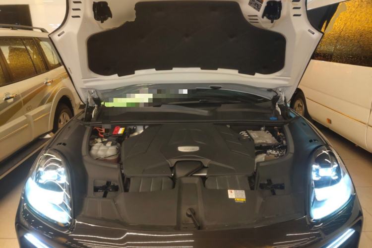 Used Porsche Cayenne 2021 3.0T U.S. specification Engine Bay